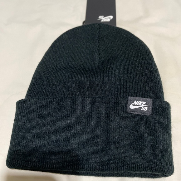 NIKE SB FISHERMAN BEANIE BLACK. - Picture 2 of 8